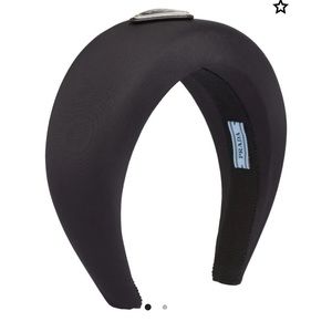 !!!!SOLD!!!!!Prada
Triangle logo nylon headband